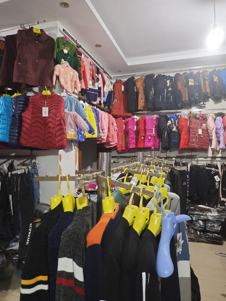 嘉鱼县牌洲湾镇振英百货店的小店
