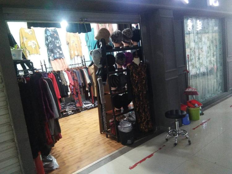 张店区英英服装服饰店的小店