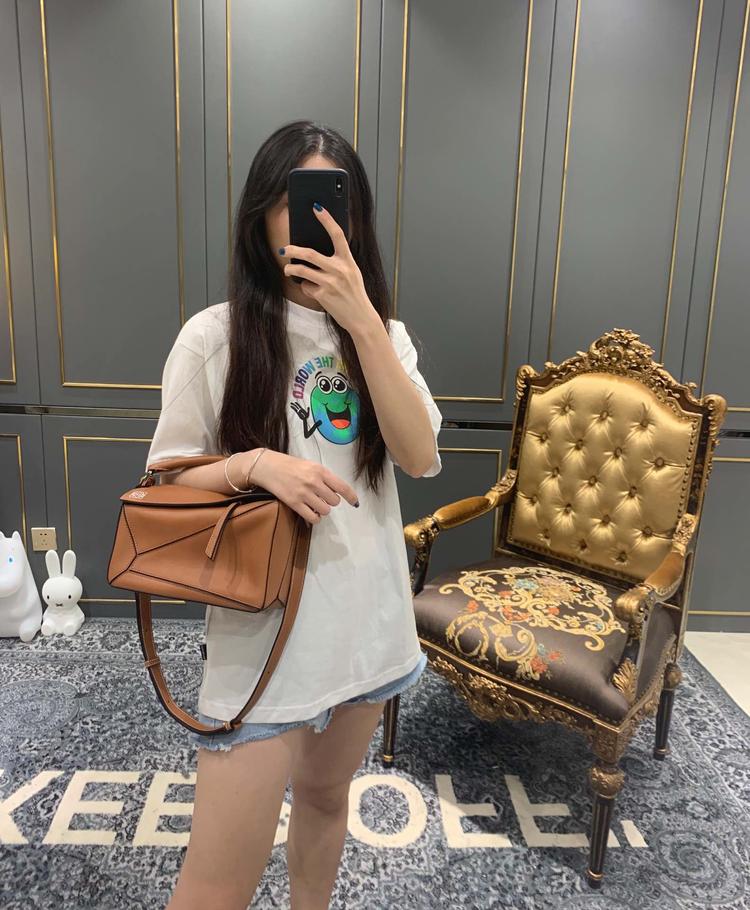 外贸奢品鞋子包包的小店