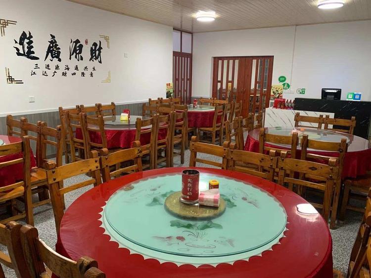湘潭县乌石镇农家菜馆的小店