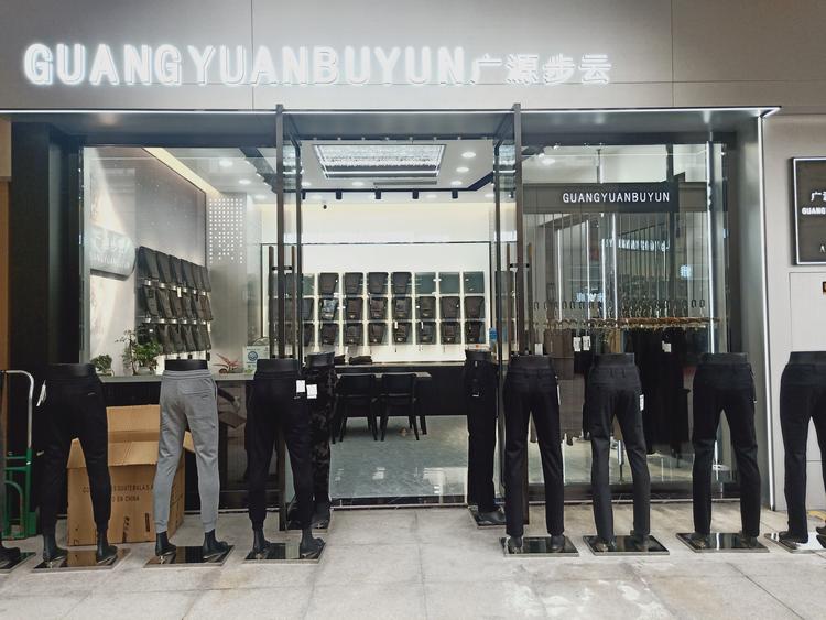 东海县冯爱爱服装店的小店