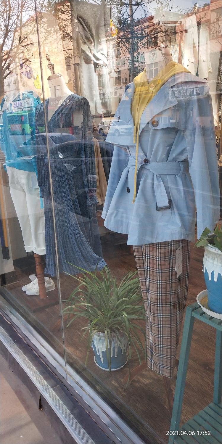 赞皇县星期衣舍服饰店的小店