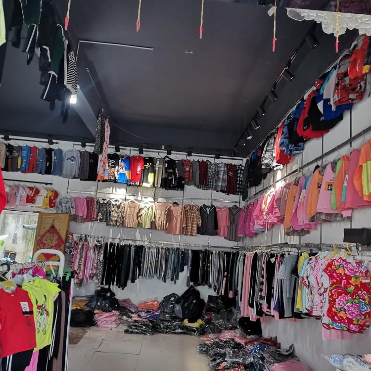 临泉县迎仙镇小铃铛童装店的小店
