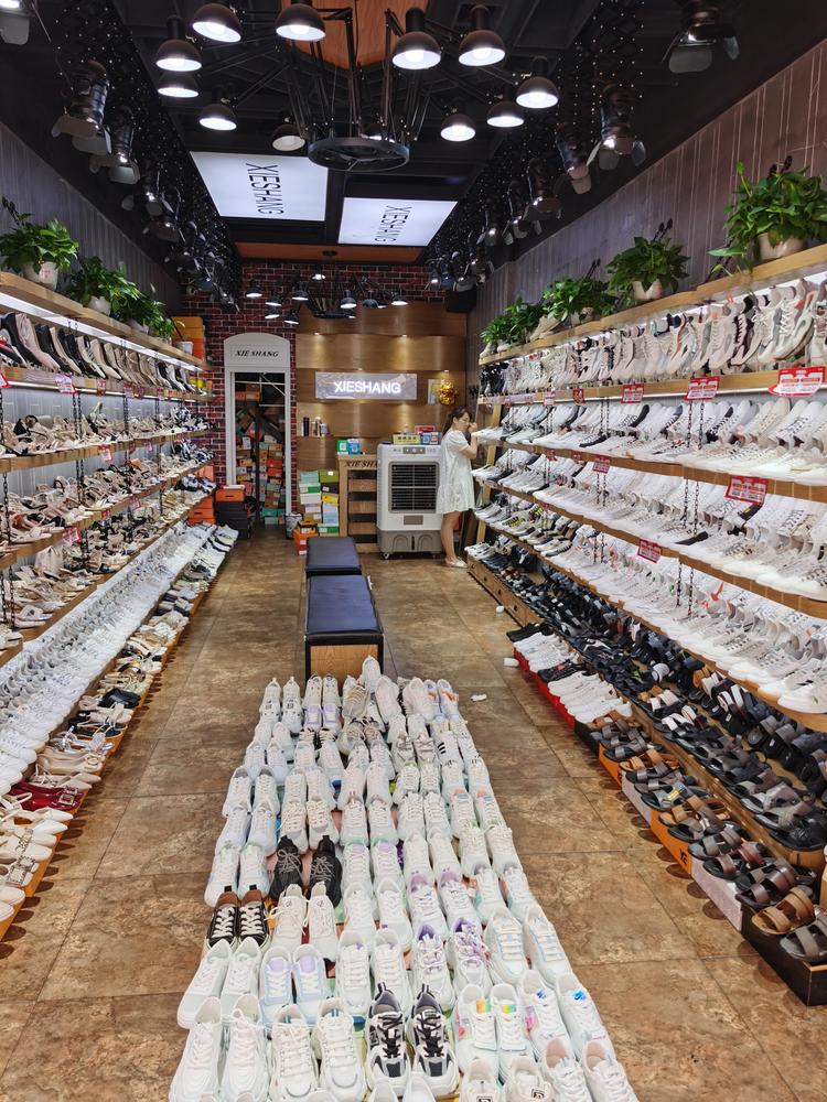 袁州区城西叶文彬鞋店的小店