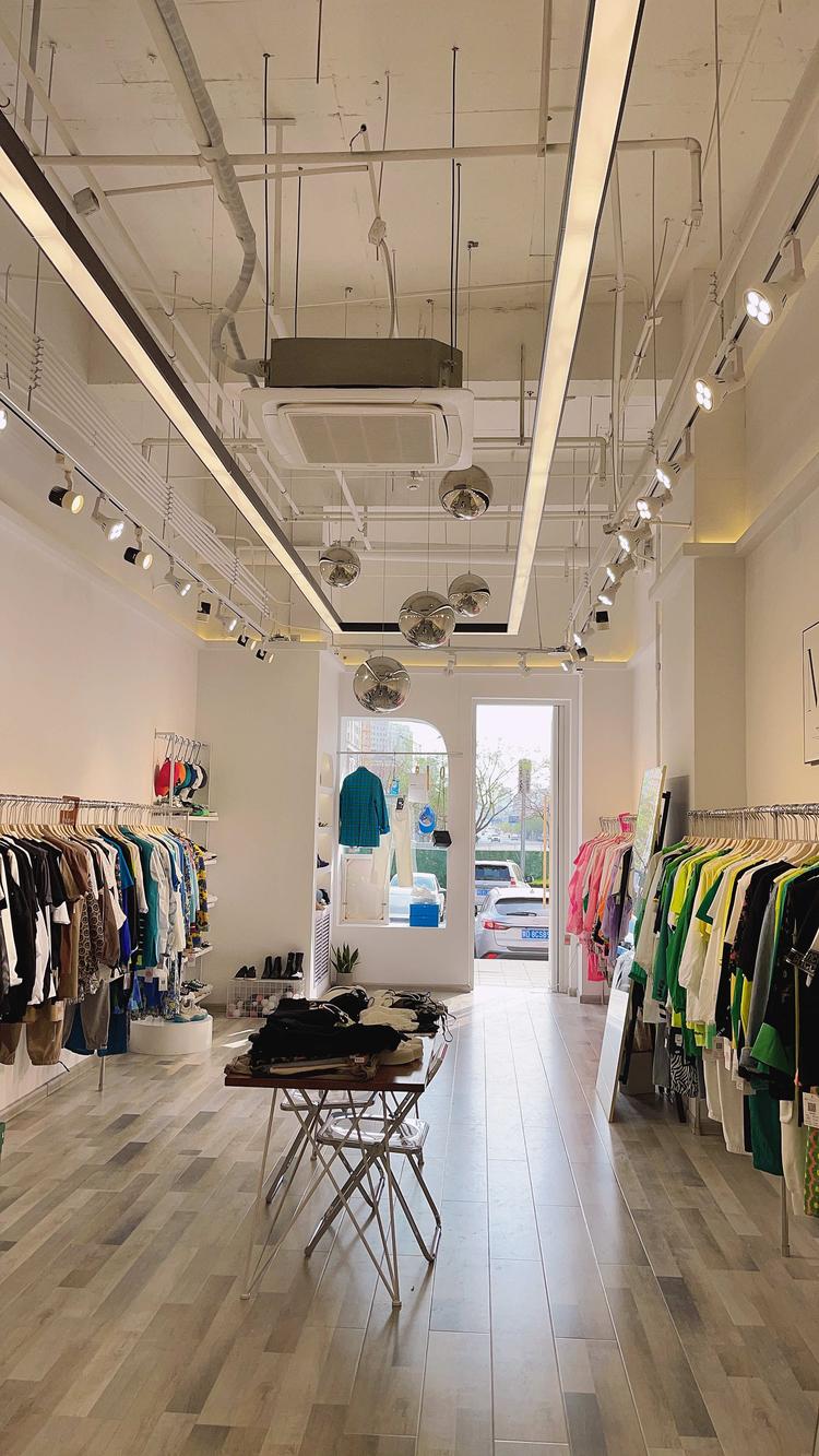 松山区美儿服装店的小店