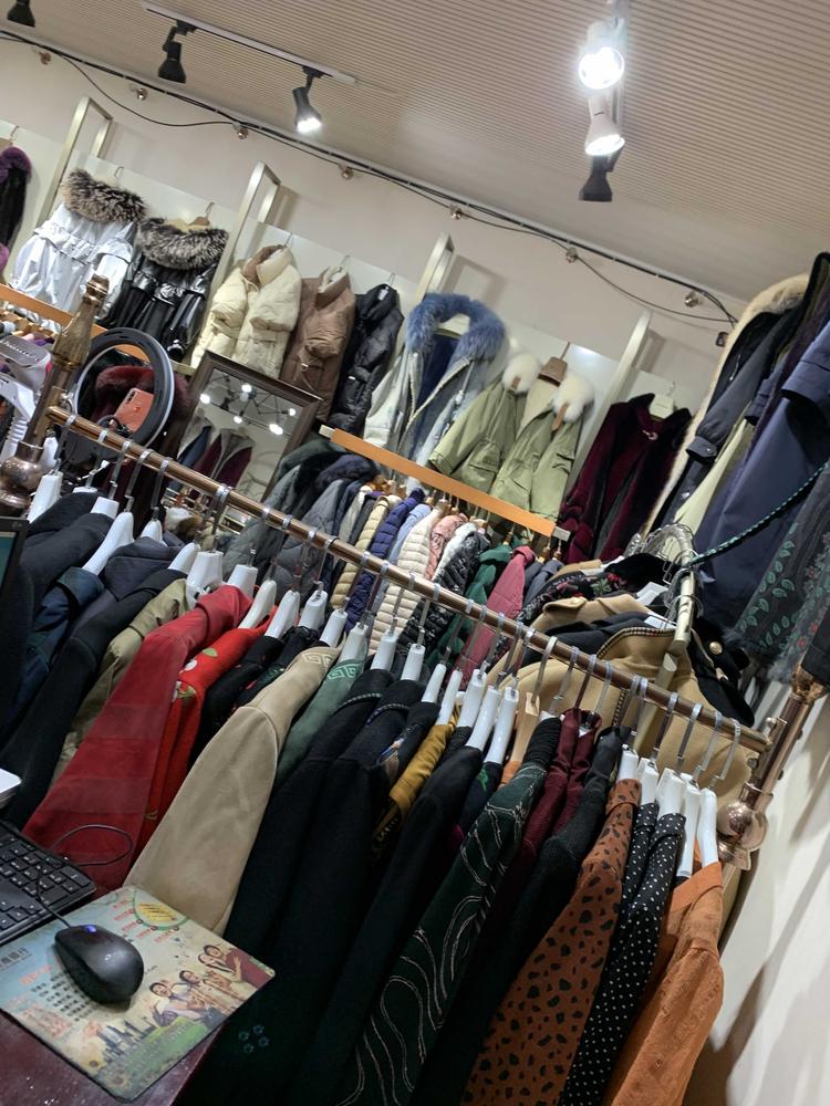 巨野县伊藤名品服装店的小店