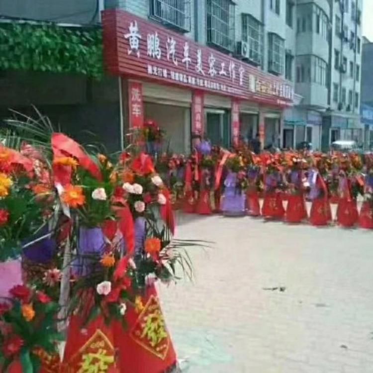 竹山县城关镇黄鹏汽车美容工作室的小店