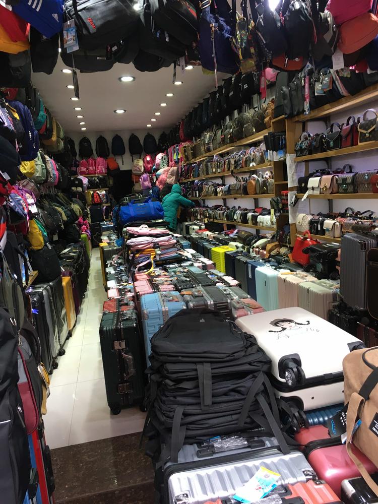 郫都区永生箱包店的小店
