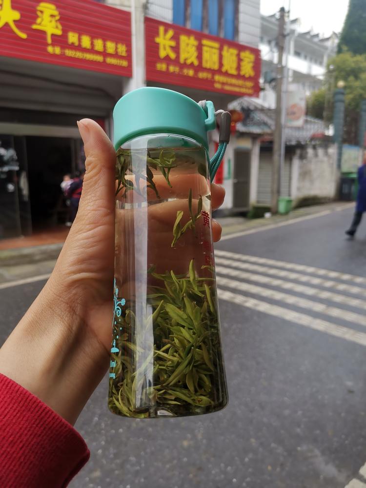 歙县长陔丽姬百货的小店