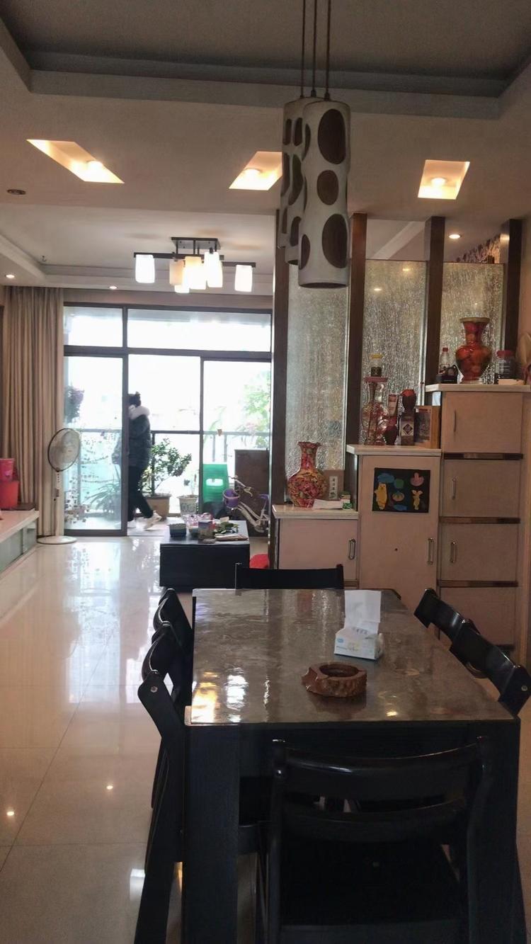 泸定县姜宇商店的小店