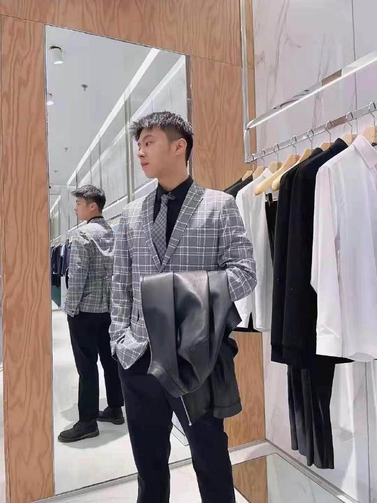 文登区申尚服装定做店的小店