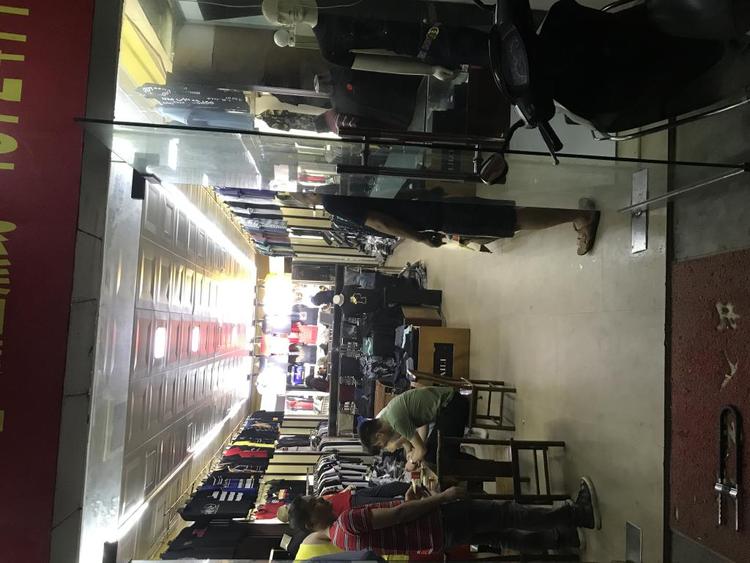 雷州市贸仁服装店的小店