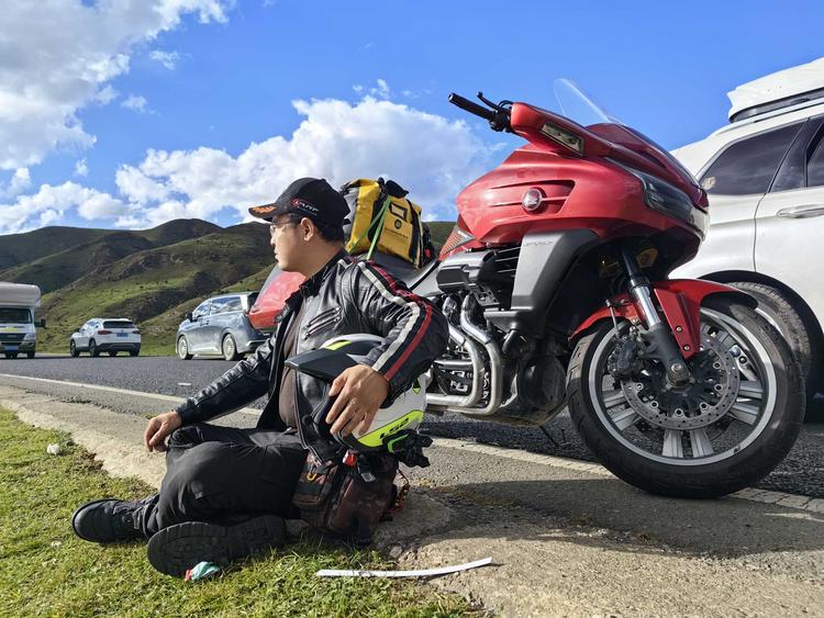 户外摩旅装备拉菲店