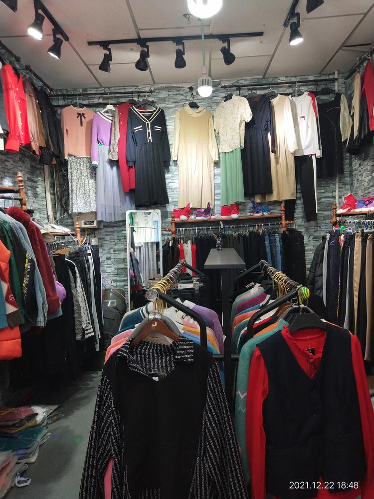克拉玛依区亮盈服装店的小店