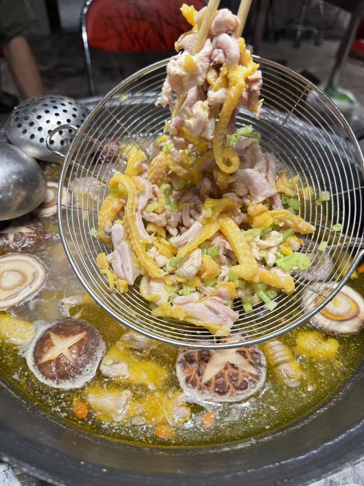 广西脆皮土鸡火锅