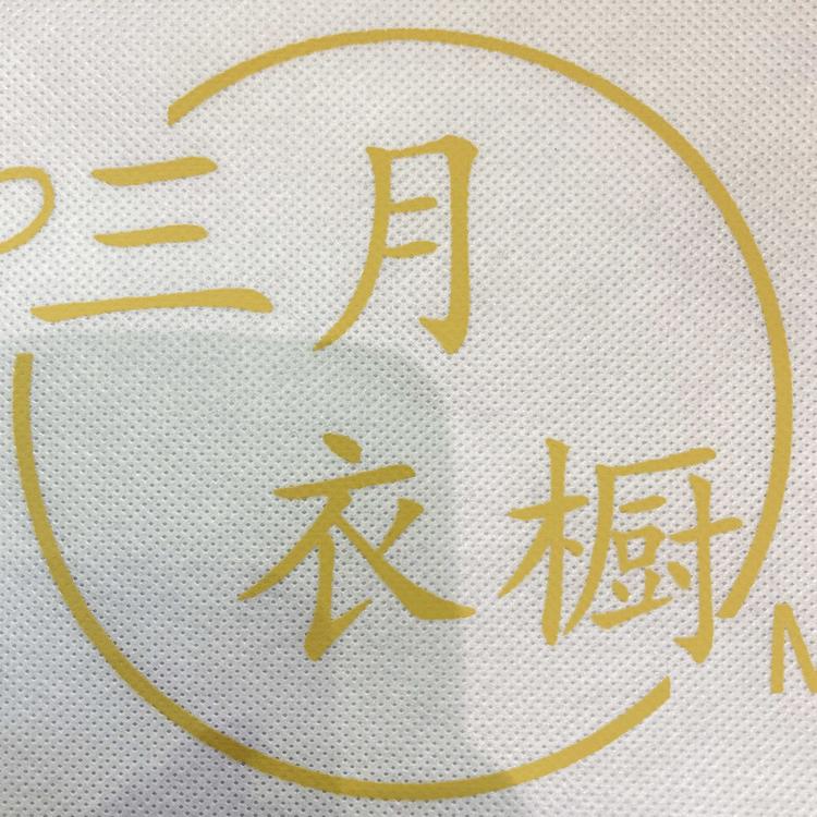 云城区三月服装店的小店个体店