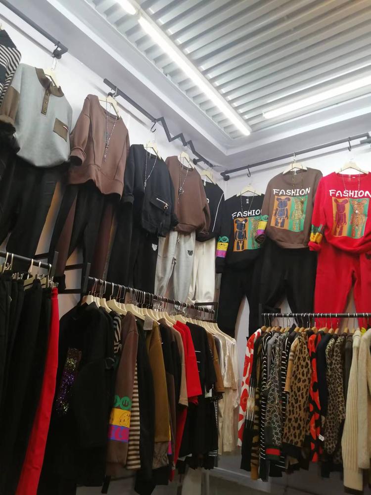 宽城区黑水路批发市场二期鑫淼服饰行的小店个体店