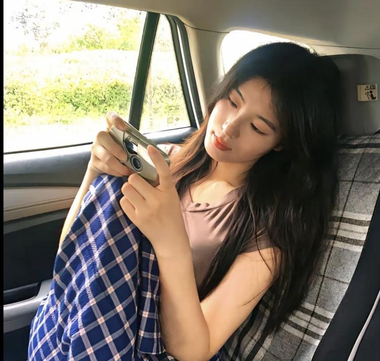 芸荼然服饰