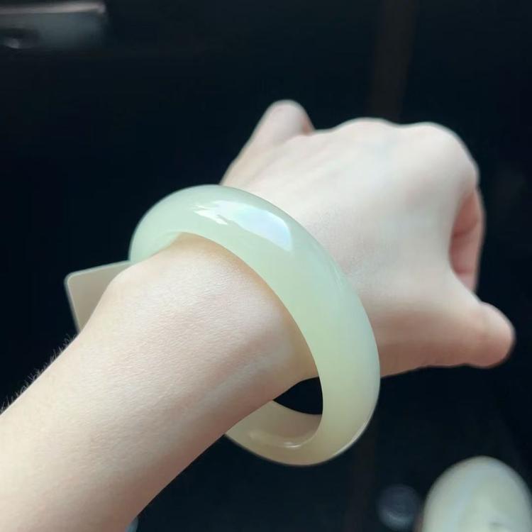 玉润昭华
