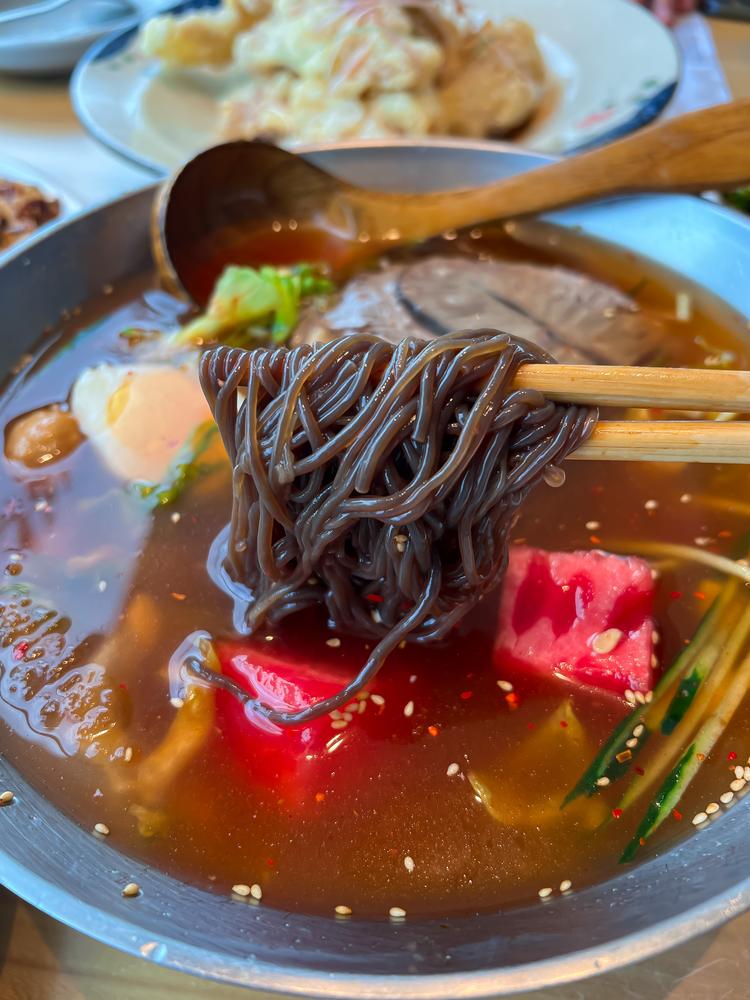 双胞胎朝族冷面馆