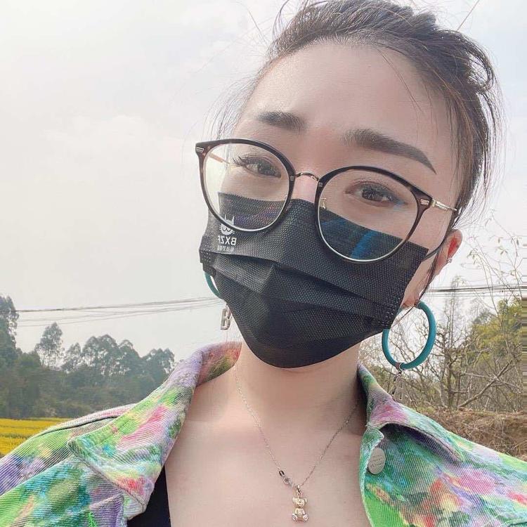 天府新区成都片区华阳杨姐姐的服装店的小店个体店