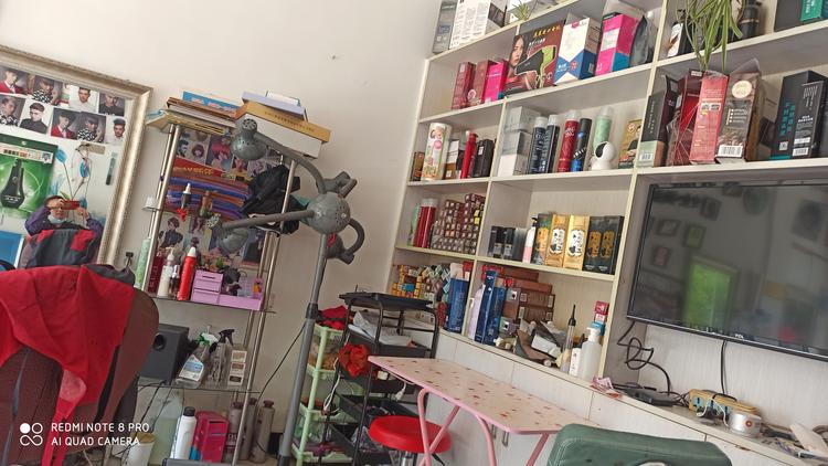 桐城市青草镇玫红理发店的小店个体店