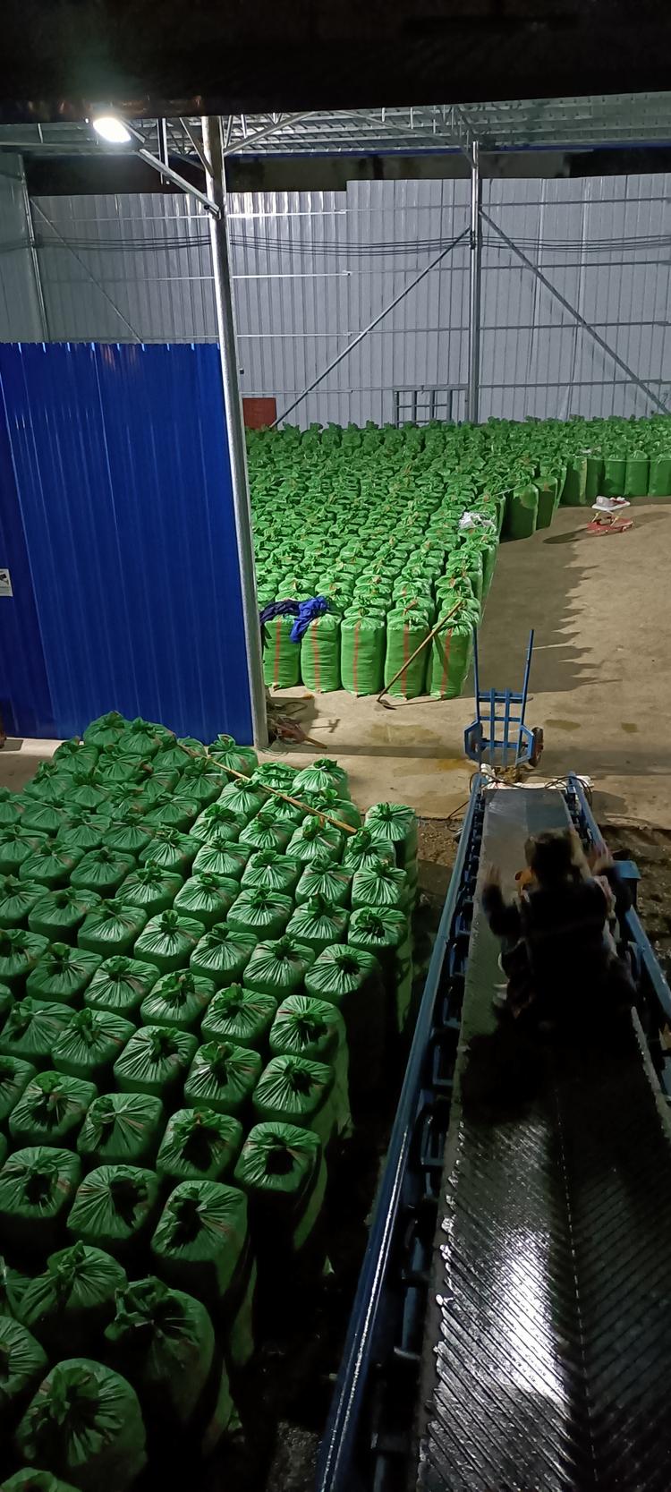 安龙县智振牧草桔杆回收加工厂的小店