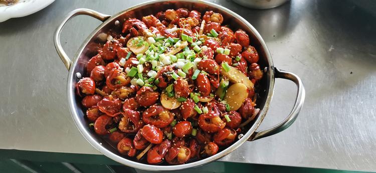 夷陵区龙泉镇小飞虾农家乐的小店