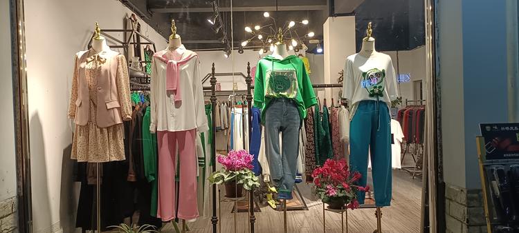 郫都区心怡服饰店的小店个体店