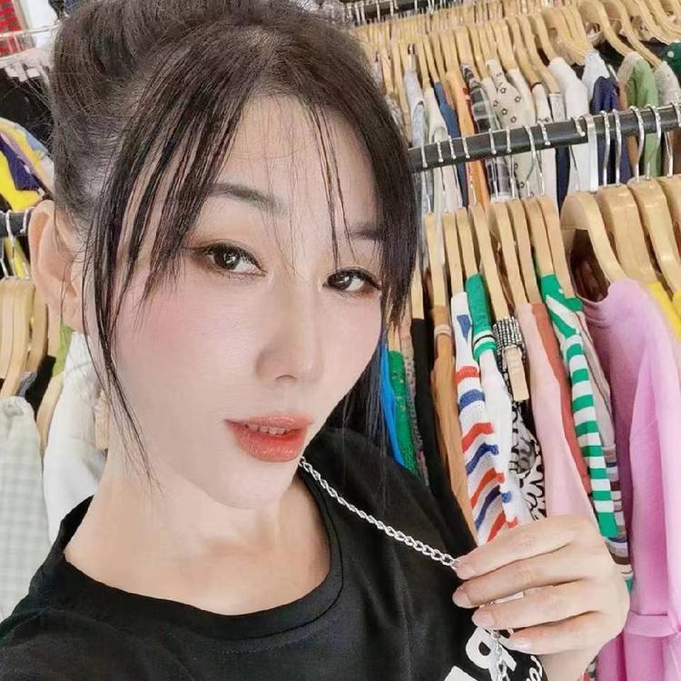 伊媚阁服装个体店