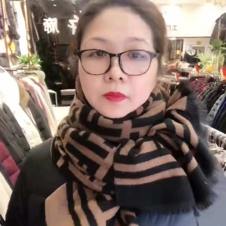 靖江市格子廊女装店的小店