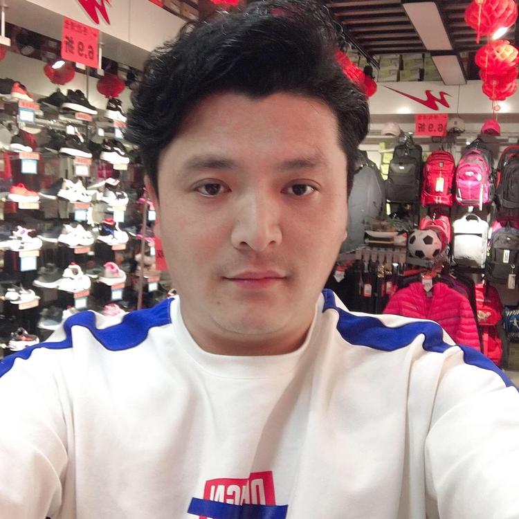 崂山辰途珺珺服装店