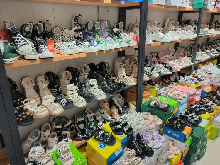 巧云鞋店个体店
