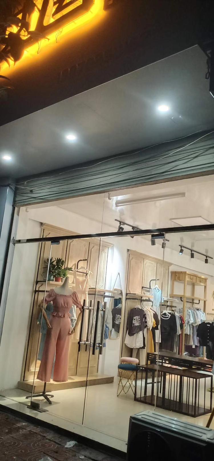 修水县白岭镇美灵服装店的小店个体店