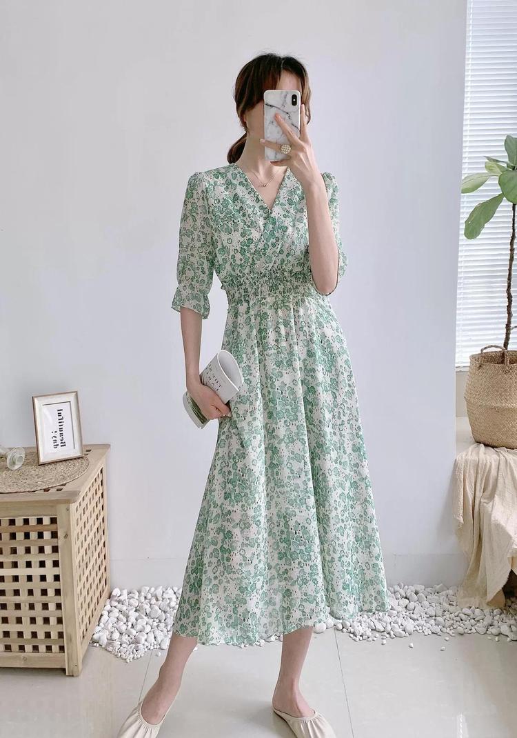 柴桑区港口简优服装店的小店